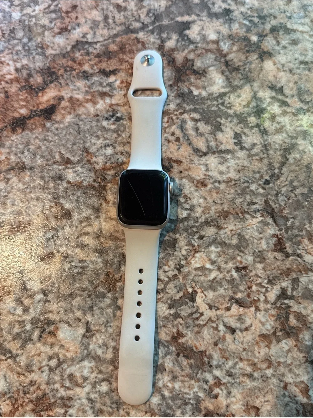 Apple Watch SE 2nd Gen with Starlight Aluminum Case and Starlight Sport Band